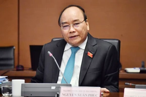 Thủ tướng Nguyễn Xuân Phúc phát biểu thảo luận tại tổ sáng 24/10. Ảnh: HNMO