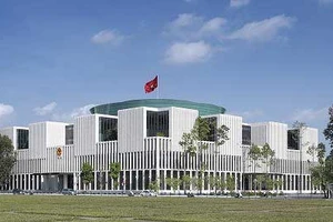 Nhà Quốc hội tọa lạc trên đường Độc Lập, quận Ba Đình, thành phố Hà Nội 