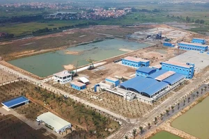 Nhà máy Nước mặt Sông Đuống - dự án cung cấp nước sạch có quy mô lớn nhất miền Bắc tại Hà Nội, có vốn đầu tư của Đức (đã khánh thành giai đoạn I và đang triển khai giai đoạn II).