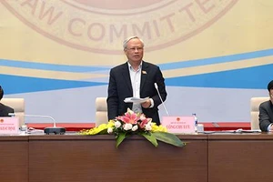 Phó Chủ tịch Quốc hội Uông Chu Lưu phát biểu tại phiên họp toàn thể của Ủy ban Pháp luật