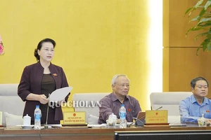 Chủ tịch Quốc hội Nguyễn Thị Kim Ngân phát biểu bế mạc phiên họp thứ 35 của UBTVQH. Ảnh: QUOCHOI