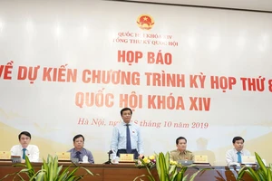 Tổng thư ký Quốc hội Nguyễn Hạnh Phúc chủ trì họp báo 