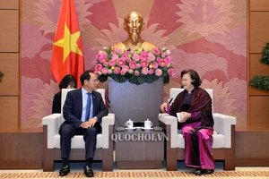 Chủ tịch Quốc hội Nguyễn Thị Kim Ngân chúc mừng Ngài Park Noh - Wan được bổ nhiệm làm Đại sứ Đặc mệnh toàn quyền Hàn Quốc tại Việt Nam