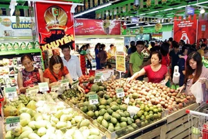 Trên thị trường Hà Nội, có 6/11 nhóm hàng có chỉ số giảm so với tháng trước (tháng 1-2020)