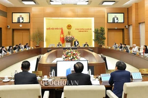 Tổng Thư ký Quốc hội Nguyễn Hạnh Phúc vừa có văn bản thông báo quyết định của Uỷ ban Thường vụ Quốc hội về việc tạm hoãn Phiên họp lần thứ 43