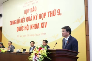 Tổng Thư ký Nguyễn Hạnh Phúc công bố Nghị quyết số 118/2020/QH14 về việc thành lập Hội đồng Bầu cử quốc gia