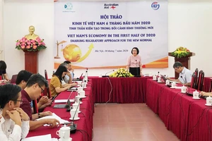 Bà Trần Thị Hồng Minh, Viện trưởng Viện Nghiên cứu quản lý kinh tế Trung ương (CIEM) phát biểu khai mạc hội thảo