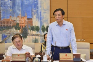 Tổng Thư ký Quốc hội Nguyễn Hạnh Phúc đề nghị Quốc hội tiến hành chất vấn và trả lời chất vấn theo hình thức trực tuyến với thời gian 3 ngày