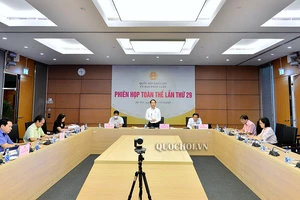 Chủ nhiệm Ủy ban Pháp luật Hoàng Thanh Tùng chủ trì phiên họp của Uỷ ban Pháp luật ngày 1-9