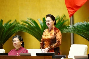 Chủ tịch Quốc hội Nguyễn Thị Kim Ngân trả lời chất vấn của đại biểu Trần Thị Quốc Khánh. Ảnh: Quochoi.vn