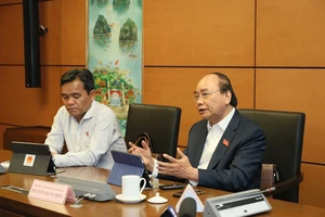 Thủ tướng Chính phủ Nguyễn Xuân Phúc phát biểu tại phiên thảo luận tổ chiều 10-11. Ảnh: QUANG PHÚC