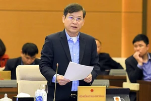 Viện trưởng Viện Kiểm sát Nhân dân tối cao Lê Minh Trí báo cáo tại phiên họp