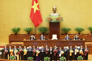 Hai Phó Thủ tướng và 12 Bộ trưởng vừa được Quốc hội phê chuẩn