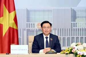 Chủ tịch Quốc hội Vương Đình Huệ hội đàm với Chủ tịch Nhân đại Trung Quốc Lật Chiến Thư