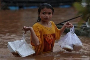 Nguy cơ lớn nhất về khí hậu đối với trẻ em Việt Nam là tiếp xúc nhiều với ô nhiễm không khí và lũ lụt