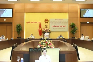 Chủ tịch Quốc hội Vương Đình Huệ chủ trì phiên họp về hoàn thiện và tổ chức thi hành pháp luật