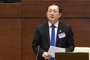 Bộ trưởng Bộ KH-CN Huỳnh Thành Đạt tiếp thu nhiều nội dung vừa được Quốc hội cho ý kiến chiều nay, 26-10. Ảnh: QUANG PHÚC 
