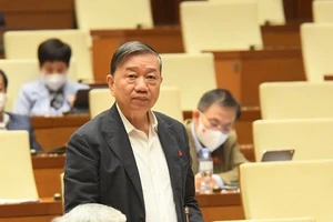Bộ trưởng Bộ Công an Tô Lâm phát biểu tại phiên chất vấn 
