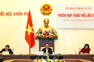 Phó Chủ tịch Quốc hội Nguyễn Khắc Định dự phiên họp toàn thể của Ủy ban Pháp luật của Quốc hội