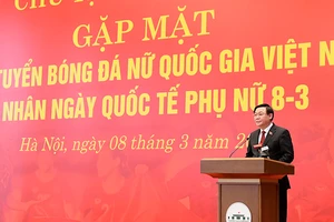 Chủ tịch Quốc hội Vương Đình Huệ phát biểu tại cuộc gặp mặt