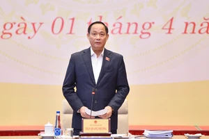 Phó Chủ tịch Quốc hội, Thượng tướng Trần Quang Phương điều hành phiên họp