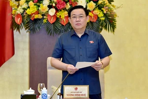 Chủ tịch Quốc hội Vương Đình Huệ phát biểu tại phiên họp. Ảnh: VIẾT CHUNG