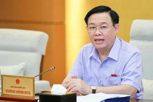 Chủ tịch Quốc hội Vương Đình Huệ phát biểu ý kiến tại phiên họp