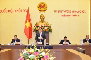 Chủ tịch Quốc hội Vương Đình Huệ phát biểu khai mạc phiên họp của UBTVQH. Ảnh: VIẾT CHUNG