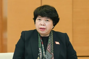 Chủ nhiệm Ủy ban Xã hội Nguyễn Thúy Anh báo cáo tại phiên họp