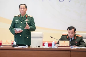 Phó Chủ tịch Quốc hội, Thượng tướng Trần Quang Phương phát biểu tại phiên họp
