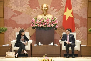 Phó Chủ tịch Quốc hội Nguyễn Đức Hải trao đổi với bà Katherine Tai, Trưởng Đoàn Đại diện Thương mại Hoa Kỳ 