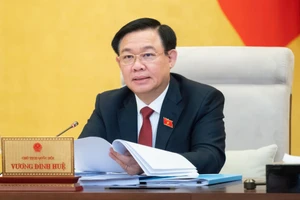 Chủ tịch Quốc hội Vương Đình Huệ phát biểu tại phiên họp 