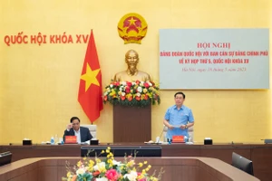 Chủ tịch Quốc hội Vương Đình Huệ và Thủ tướng Chính phủ Phạm Minh Chính đồng chủ trì hội nghị 