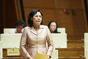 Thống đốc Ngân hàng Nhà nước Nguyễn Thị Hồng phát biểu tại phiên họp. Ảnh: QUANG PHÚC
