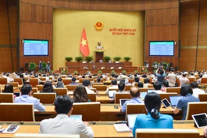 Quốc hội biểu quyết thông qua Luật Bảo vệ quyền lợi người tiêu dùng (sửa đổi) tại kỳ họp thứ 5 vừa qua 