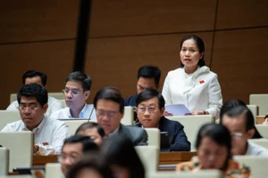 ĐB Siu Hương (Gia Lai) phát biểu tại nghị trường chiều 21-11