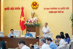Phó Chủ tịch Quốc hội Trần Quang Phương điều hành phiên họp 