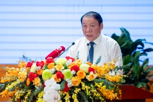 Bộ trưởng Bộ VH-TT-DL Nguyễn Văn Hùng trình bày báo cáo tại hội thảo. Ảnh: Media Quốc hội 