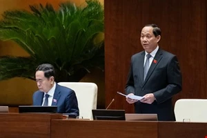 Phó Chủ tịch Quốc hội Trần Quang Phương điều hành phiên họp. Ảnh: VIẾT CHUNG 