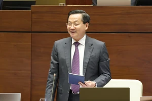 Phó Thủ tướng Lê Minh Khái phát biểu tại nghị trường chiều 26-6. Ảnh: QUANG PHÚC 