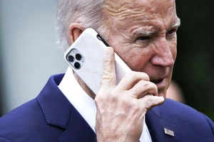 Theo số liệu ước tính chính thức, có từ 5.000-25.000 cuộc gọi giả giọng Tổng thống Mỹ Joe Biden. Ảnh: GETTY IMAGES