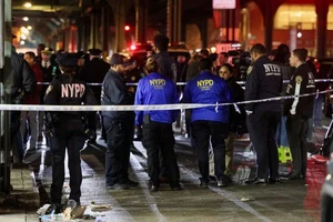 Mỹ: Xả súng ở tàu điện ngầm, 6 người thương vong