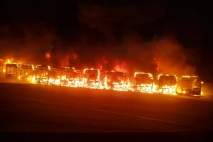 Ba Lan: Lại xảy ra hỏa hoạn lớn, 10 xe buýt bị thiêu rụi
