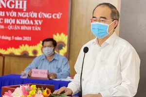 Ứng cử viên Nguyễn Thiện Nhân, Trưởng đoàn ĐBQH TPHCM trình bày chương trình hành động. Ảnh: ĐÌNH LÝ
