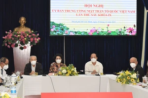 Phó Bí thư Thành ủy TPHCM Nguyễn Hồ Hải cùng các đại biểu tham dự hội nghị tại điểm cầu TPHCM