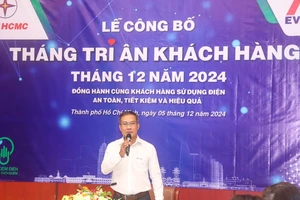 Phó Tổng giám đốc Tổng công ty Điện lực TPHCM Bùi Trung Kiên phát biểu tại buổi lễ