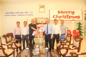 Lãnh đạo TPHCM thăm, chúc mừng Giám mục chính tòa Giáo phận Bà Rịa