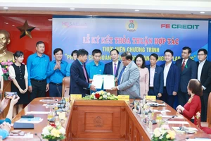 Tổng Liên đoàn lao động Việt Nam ký kết với FE Credit để phối hợp triển khai gói cho vay ưu đãi dành cho công nhân trong ngày 7-10 