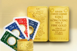 Vàng SJC và vàng nhẫn đồng loạt "đổ đèo"