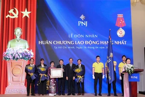 Công ty cổ phần Vàng bạc Đá quý Phú Nhuận (PNJ) đón nhận Huân chương lao động hạng Nhất